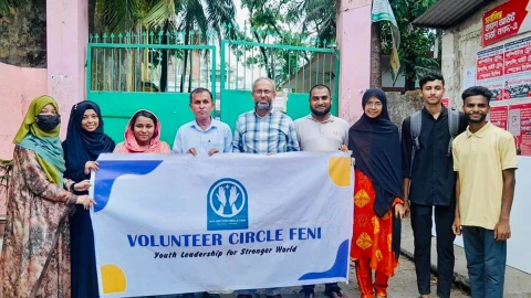 ভলেন্টিয়ার সার্কেল ফেনীর উদ্যোগে ১ই মে বিশ্ব শ্রমিক দিবস শরবত বিতরন