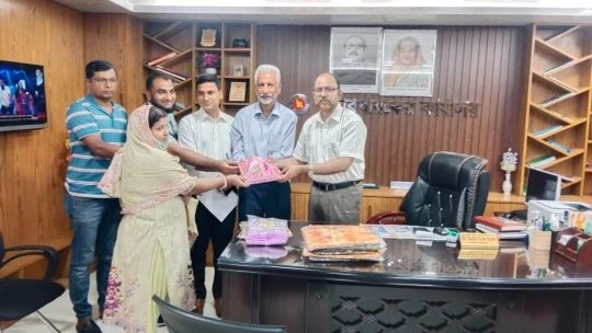 চট্টগ্রাম জেনারেল হাসপাতালে রোগীদের সহযোগিতা প্রদান