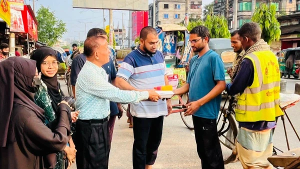 ভলেন্টিয়ার সার্কেল ফেনীর উদ্দ্যোগে ইফতার বিতরণ 2024