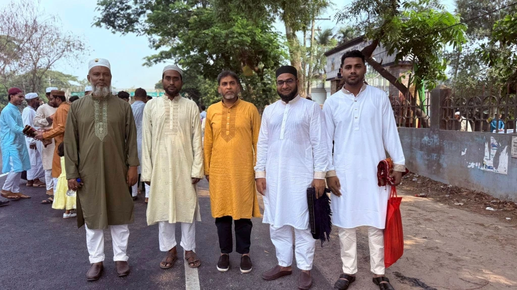 তাকাবালাল্লাহু মিন্না ওয়া মিনকুম।  ঈদ মোবারক🌙