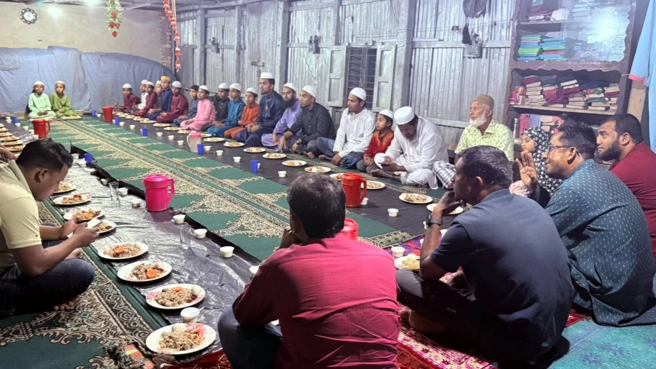 কোরআনের পাখিদের সাথে ইফতার।