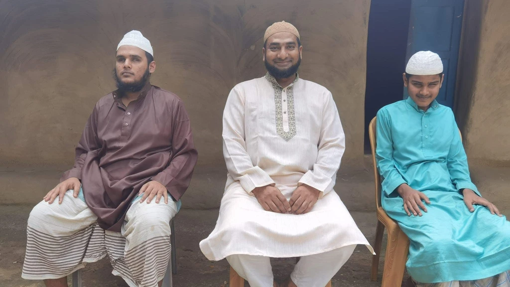 ফেনীতে ৩ জন্মান্ধ ছেলে (মোহাম্মদ শাহিন, মোহাম্মদ মজল, মোহাম্মদ সোহেল)