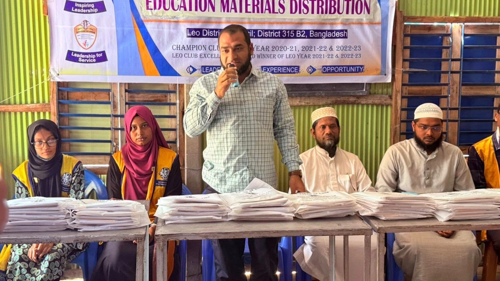 ফেনী মুহুরী লিও ক্লাবের উদ্যোগে শিক্ষা উপকরণ বিতরণ ও ফিল্টার বিতরণ 