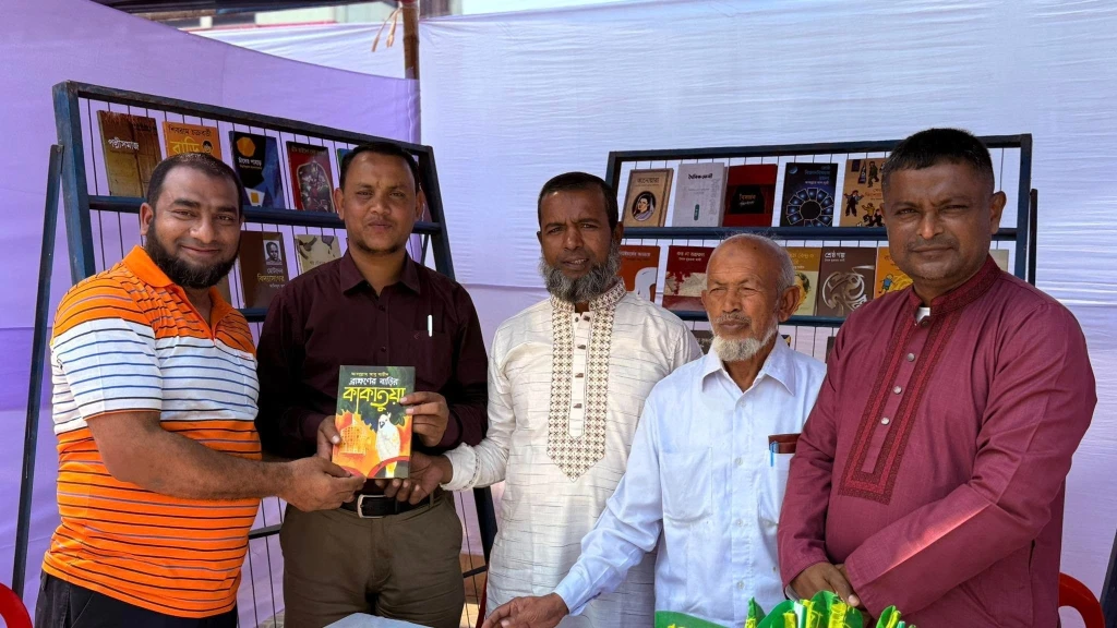 'অমর একুশে বইমেলা-২০২৫' ছাগলনাইয়া উপজেলার কিছু প্রিয় মানুষকে বই উপহার