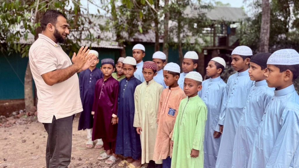 কোরআনের পাখিদের সাথে এক দুপুর