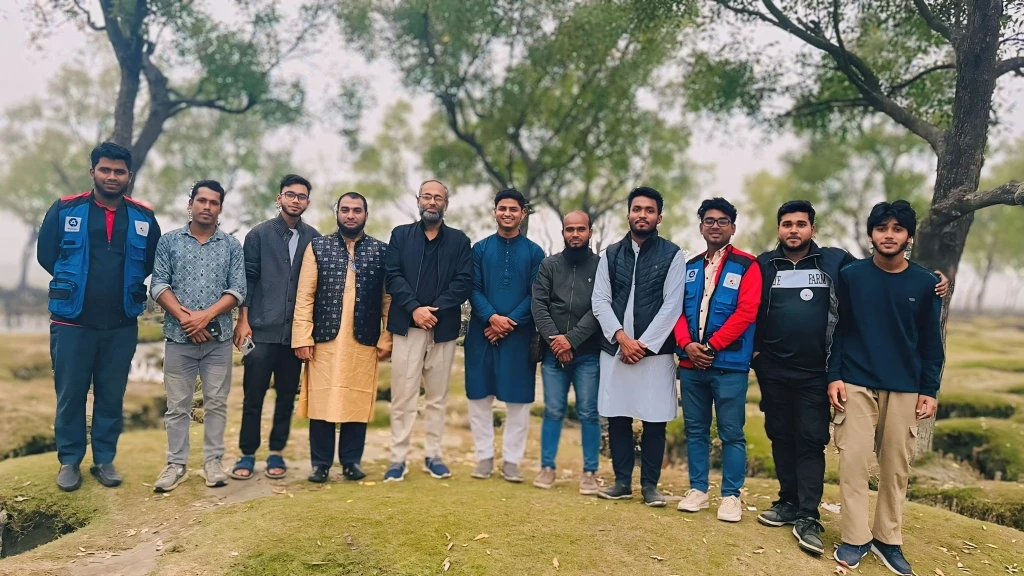 ফেণী জেলা স্বেচ্ছাসেবক পরিবারের সাথে  গুলিয়াখালী সমুদ্র সৈকত