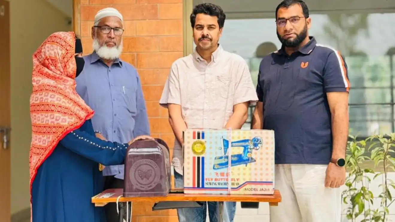 ঘোপাল ইউনিয়নের কর্মহীন ও অসহায় পরিবারকে অর্থনৈতিকভাবে স্বাবলম্বী করার লক্ষ্যে সেলাই মেশিন বিতরণ করা হয়েছে