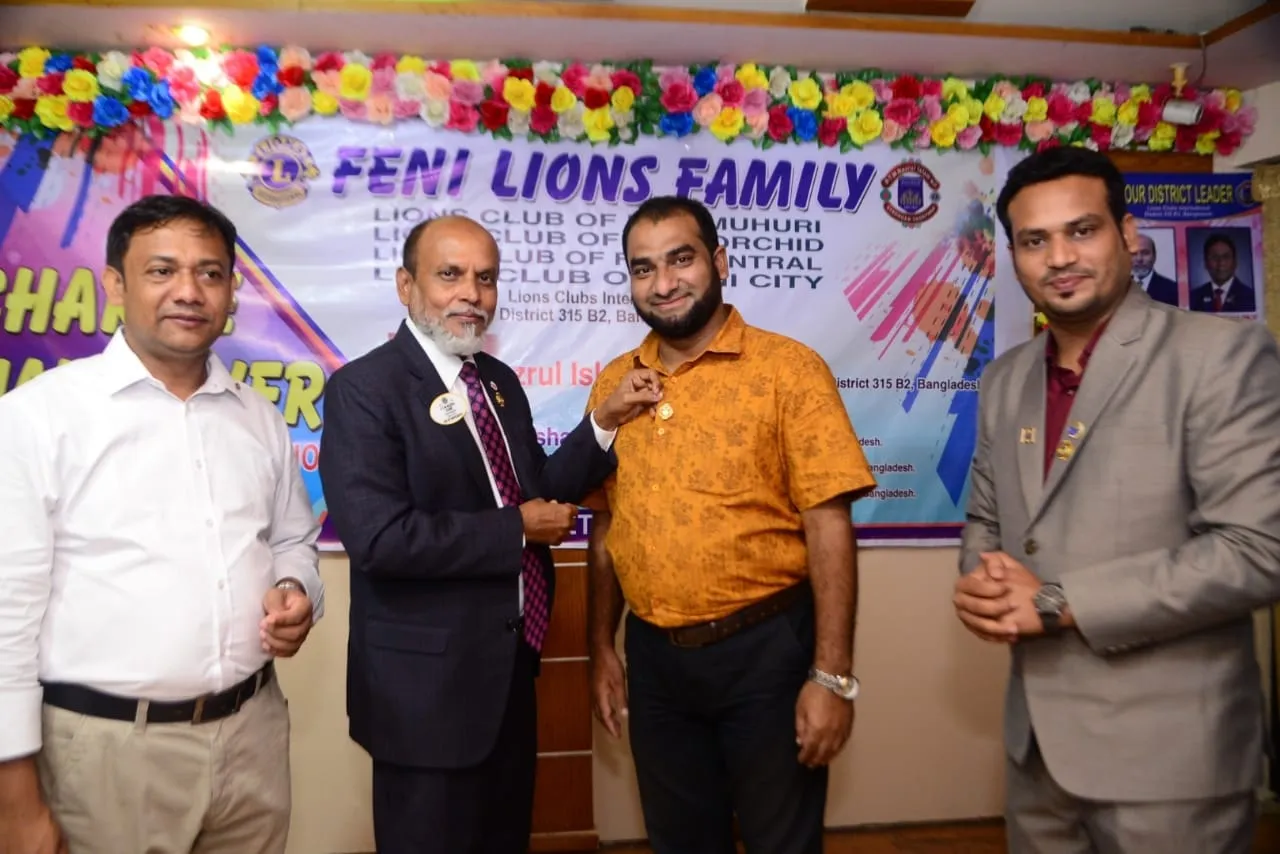 ফেনী লায়ন্স পরিবারের সাথে জেলা গভর্ণর নজরুল ইসলাম স্যার