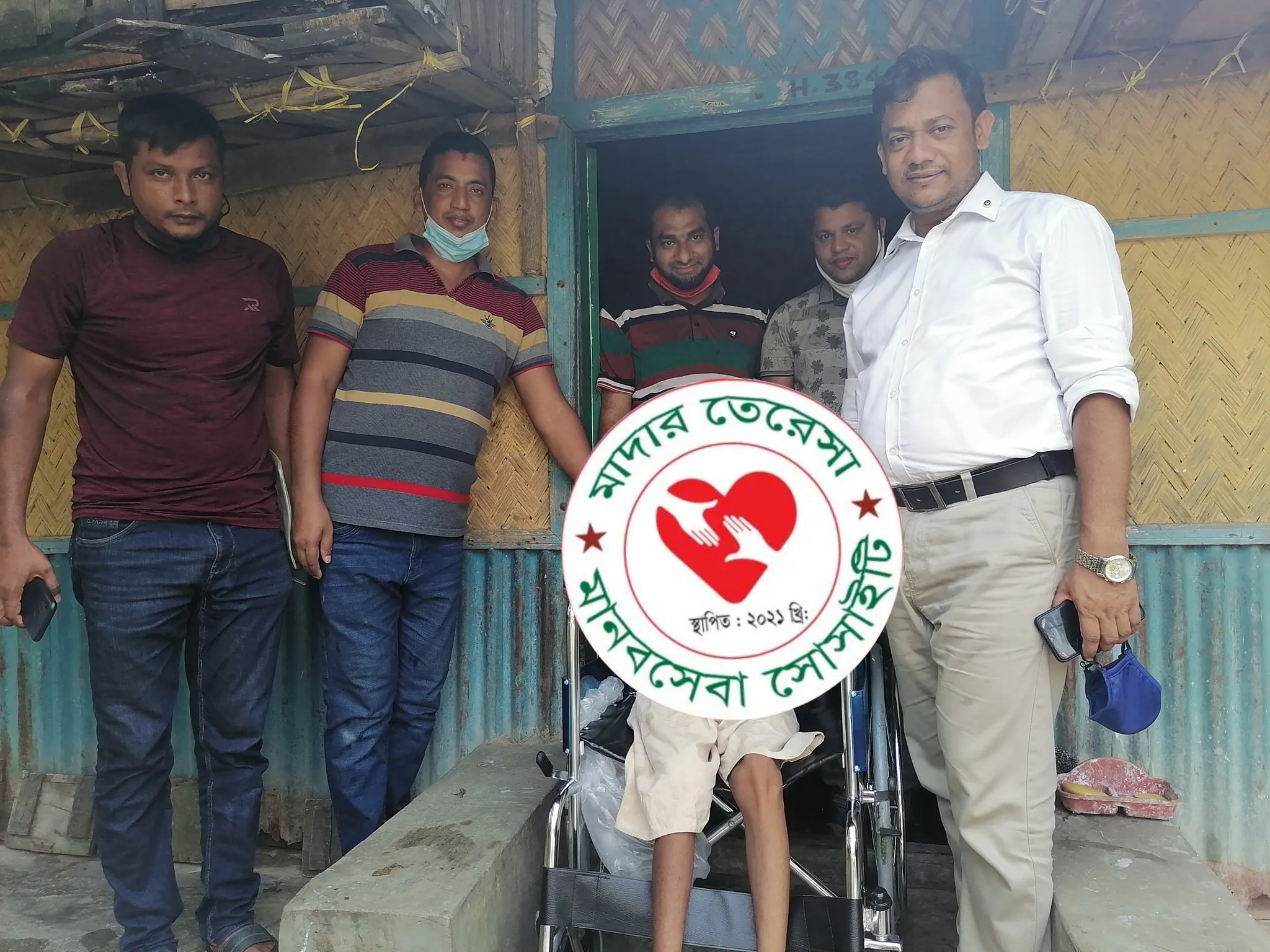 মাদার তেরেসা মানবসেবা সোসাইটির পক্ষে প্রতিবন্ধীকে ২২তম হুইল চেয়ার প্রদান