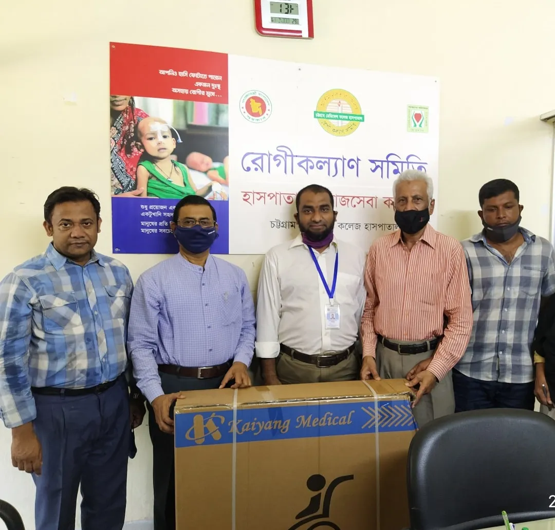 চট্টগ্রাম মেডিকেল কলেজ ও হাসপাতালে অসহায় প্রতিবন্ধী রোগীর জন্য ২৪ তম ১টি #হুইলচেয়ার প্রদান করেন মাদার তেরেসা মানবসেবা সোসাইটি